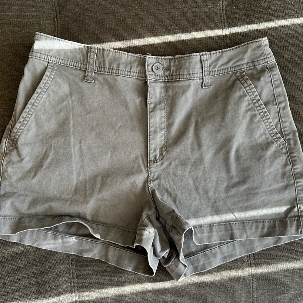 Grey target shorts